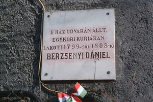 Emléktábla Berzsenyi Dániel lakóházának helyén