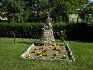 Erzsébet-park Berzsenyi Dániel szobrával